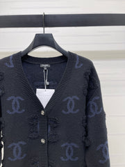 V-neck long-sleeved knit cardigan