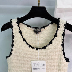 Wavy-edged Knit Vest
