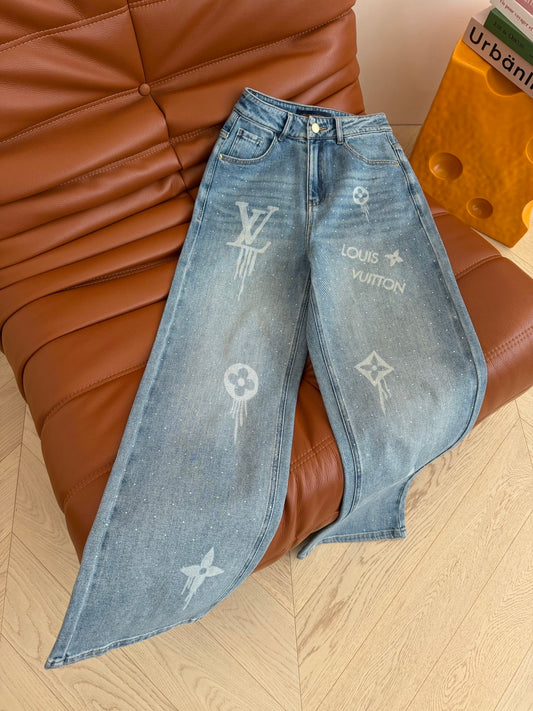 Heavy-duty rhinestone-embellished light blue jeans