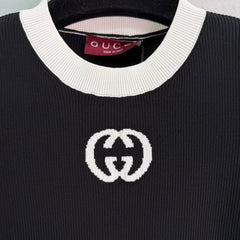 Color-blocked crew neck knit short-sleeved top