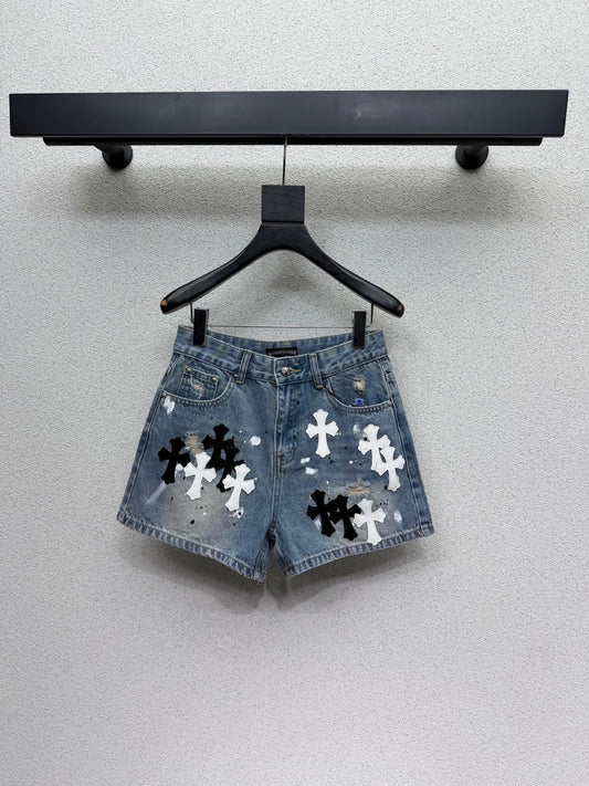 Straight-leg denim shorts with cross pattern