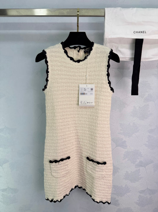 Color-blocked woven round neck knit vest dress