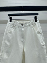 Vintage-style high-waisted jeans