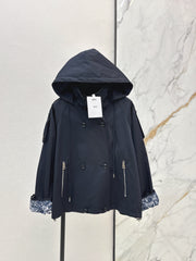 Loose-fitting trench coat