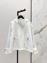 Loose-fitting trench coat