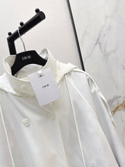 Loose-fitting trench coat