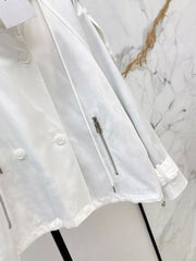 Loose-fitting trench coat