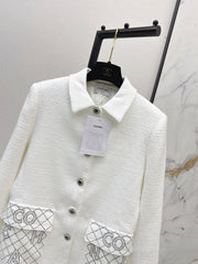 Mid-length double-pocket lapel coat