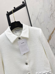 Mid-length double-pocket lapel coat