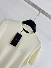 Simple solid color short-sleeved T-shirt