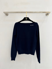 Off-the-shoulder long-sleeved knitwear