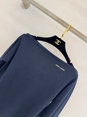 Off-the-shoulder long-sleeved knitwear