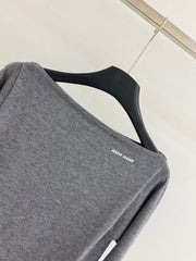 Off-the-shoulder long-sleeved knitwear