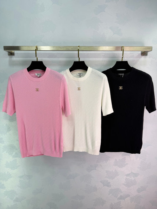 Vertical striped knit short-sleeved top