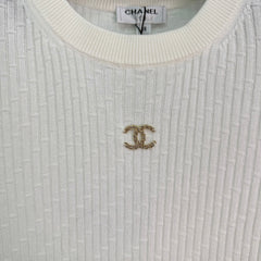 Vertical striped knit short-sleeved top