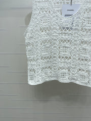 Hollow-out 3D floral knit vest