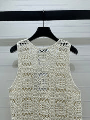 Hollow-out 3D floral knit vest