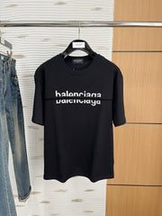 Simple and trendy short-sleeved shirt