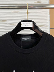 Simple and trendy short-sleeved shirt