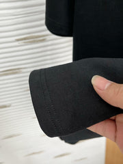 Simple and trendy short-sleeved shirt