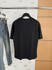 Simple and trendy short-sleeved shirt