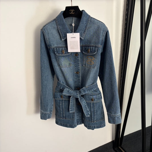 Multi-pocket, drawstring, fitted waist, lapel, long-sleeved denim jacket