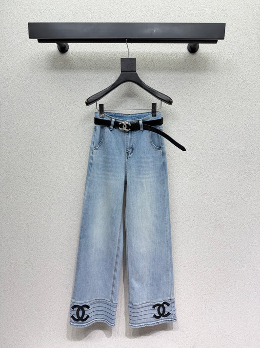 Straight-leg wide-leg jeans