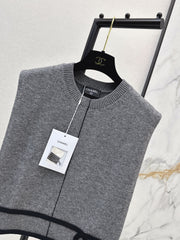 Color-blocked V-neck knit vest