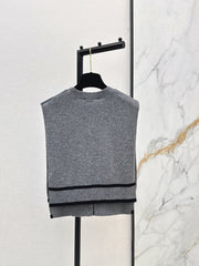 Color-blocked V-neck knit vest