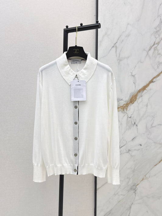 Color-blocked placket design with a turn-down collar