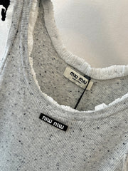 Color-blocked V-neck knit vest