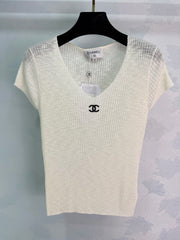 V-neck knit short-sleeved top