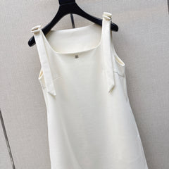 Sleeveless dress with bow-tie shoulder straps