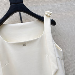 Sleeveless dress with bow-tie shoulder straps