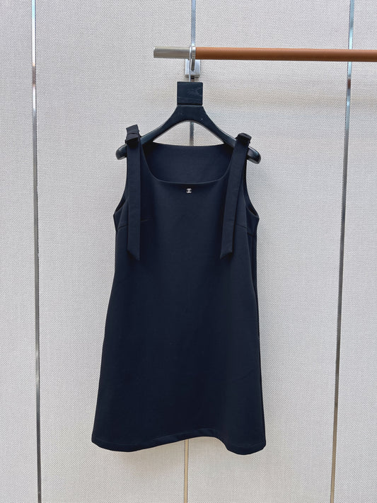 Sleeveless dress with bow-tie shoulder straps