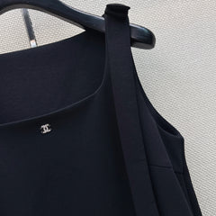 Sleeveless dress with bow-tie shoulder straps