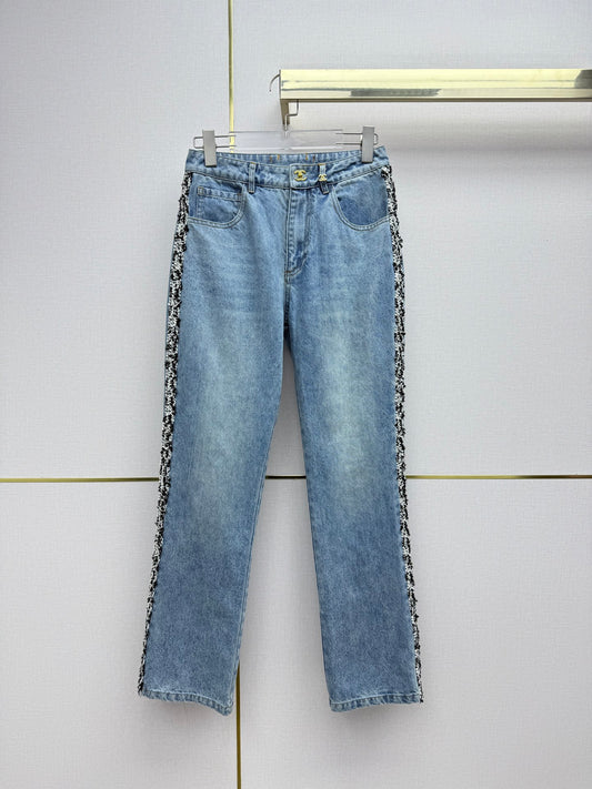 Straight-leg jeans with gold buttons