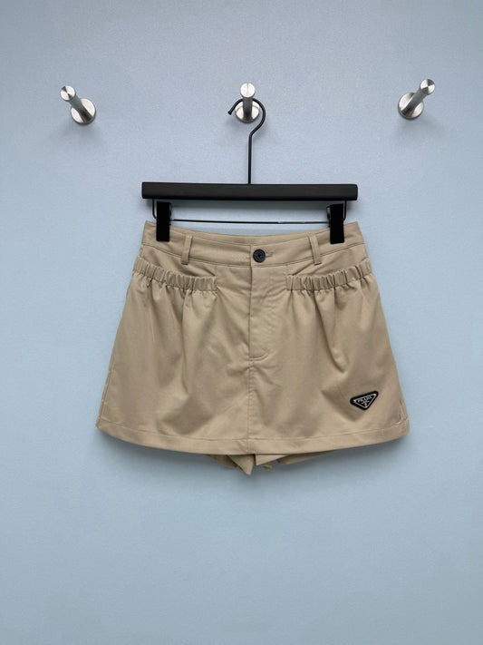 Triangle-Logo Shorts