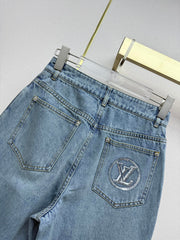 Back pocket rhinestone jeans