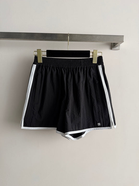 Black and white color-blocked short