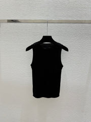 Solid color simple round neck knitted vest