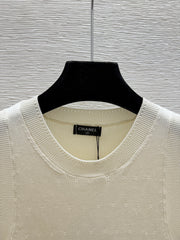 Solid color simple round neck knitted vest