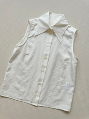 Minimalist French-style sleeveless shirt