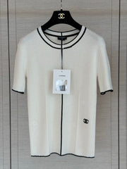 Short-sleeved knit top