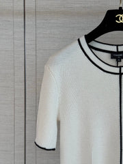 Short-sleeved knit top