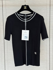 Short-sleeved knit top