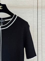 Short-sleeved knit top