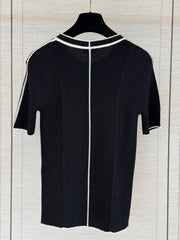 Short-sleeved knit top