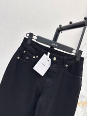 Figure-flattering stretch jeans