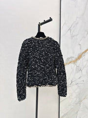 Heavyweight V-neck cardigan featuring contrasting color trim